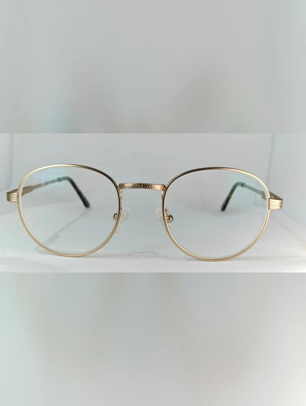 Belleville. Gold Metal Round. Eyeglasses - Classic Frame.